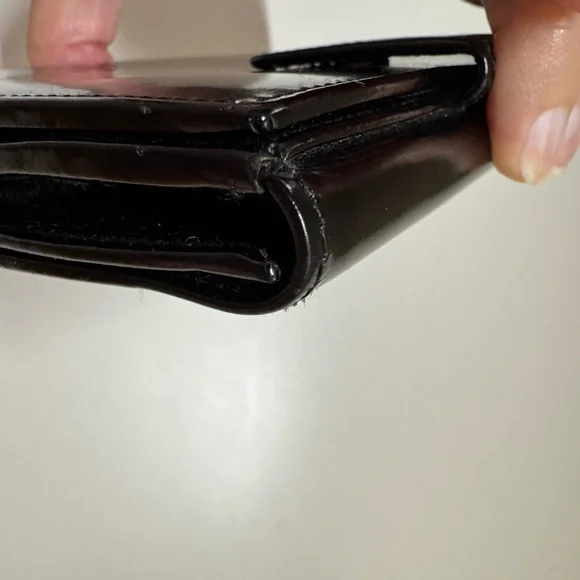 Gucci Black Patent Leather Embossed Logo Wallet EUC with COA - Picture 4 of 16